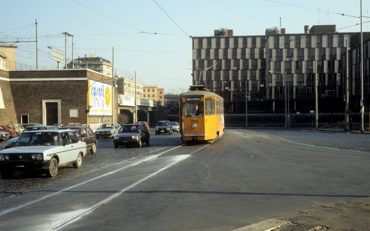 Roma / Rom ATAC SL 13 (Tw 2159) Piazzale Labicano im Februar 1989.