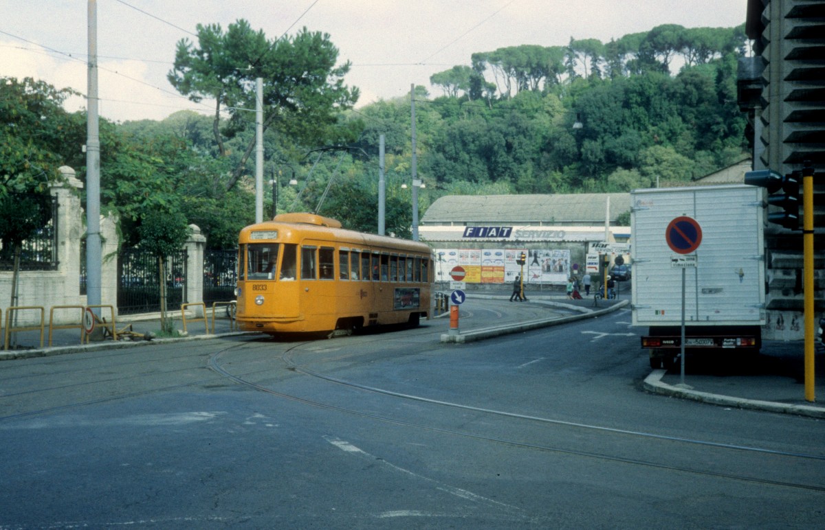Roma / Rom ATAC SL 225 (Tw 8033) Via Domenico Alberto Azuni im Oktober 1990.