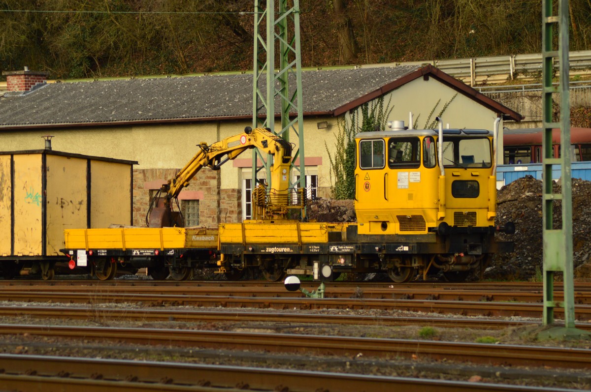 Rottenkraftwagen Klv53 mit Anhänger,
abgestellt im Bahnhof Linz am Rhein. 
Sonntag den 18.1.2015