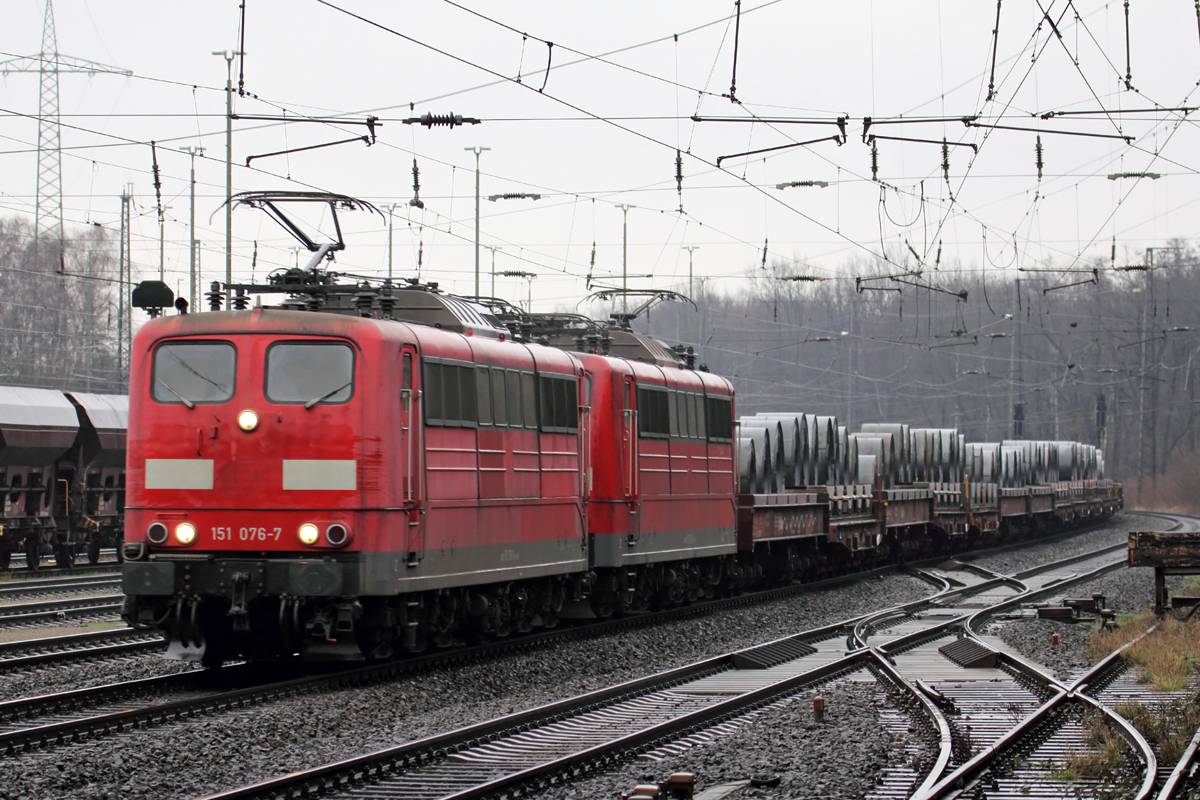 RP 151 076-7 mit 151 077-5 in Duisburg-Entenfang 2.2.2018