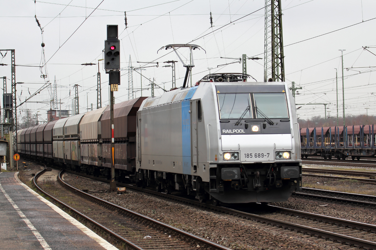 RP 185 689-7 durchfährt Duisburg-Bissingheim 19.3.2016