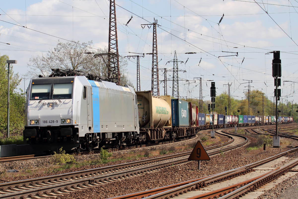 RP 186 428-9 durchfährt Recklinghausen-Ost 4.5.2016