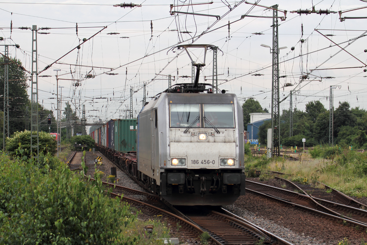 RP 186 456-0 durchfährt Emmerich 18.8.2017