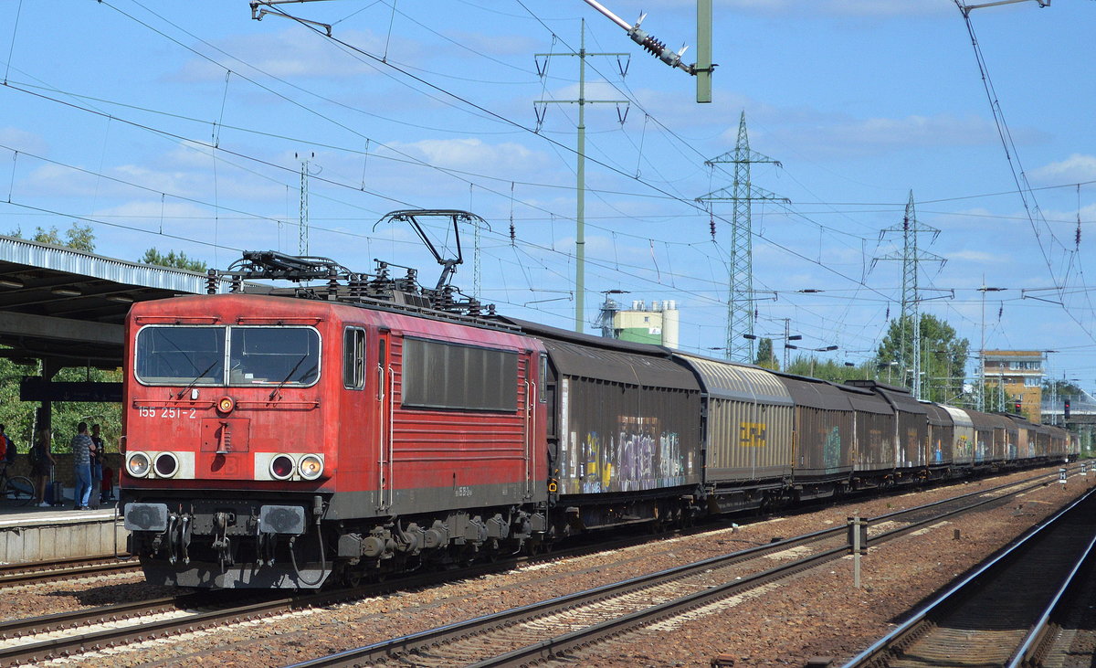 Rpool 155 251-2 mit einem Ganzzug Schiebewandwagen am 21.08.18 Bf. Flughafen Berlin-Schönefeld.