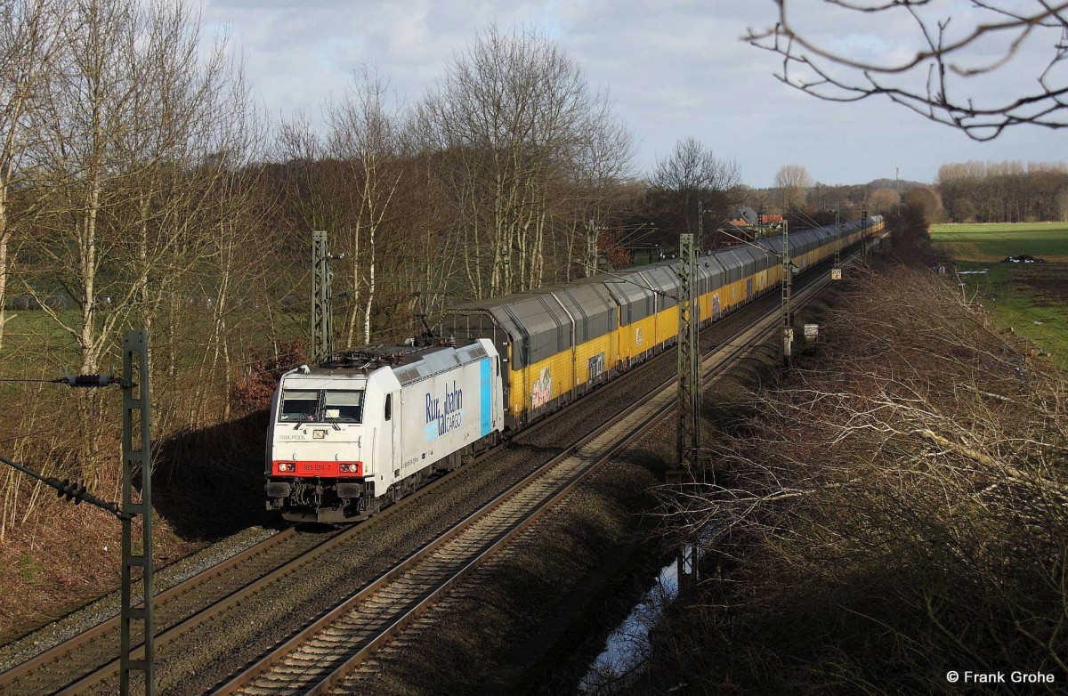 Rpool 185 639-2 der Railpool GmbH München (Bj. 2009, Bombardier) für Rurtalbahn Cargo vor Ganzzug Autotransport ARS Richtung Osnabrück, KBS 385 Bremen - Münster, fotografiert zw. Bassum und Bramstedt am 28.01.2016