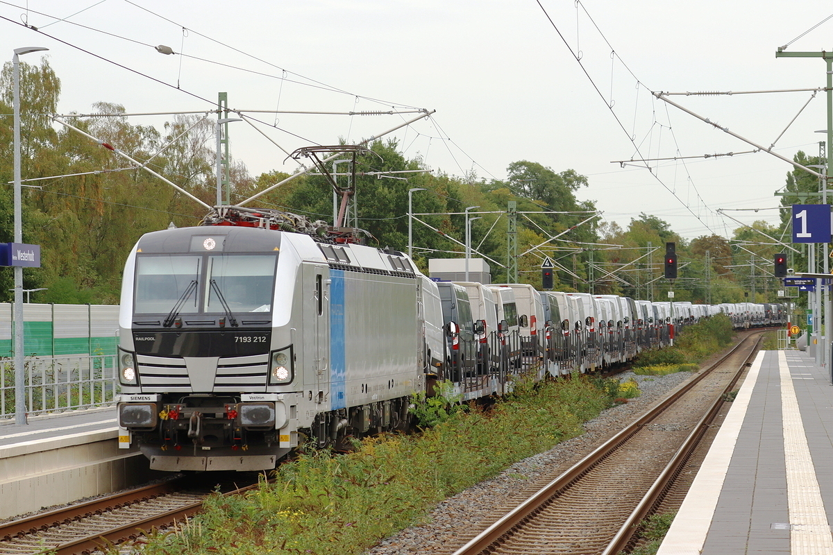 Rpool 7193 212 kommt mit einem Autotransportzug durch Herten-Westerholt gefahren 26.9.2026