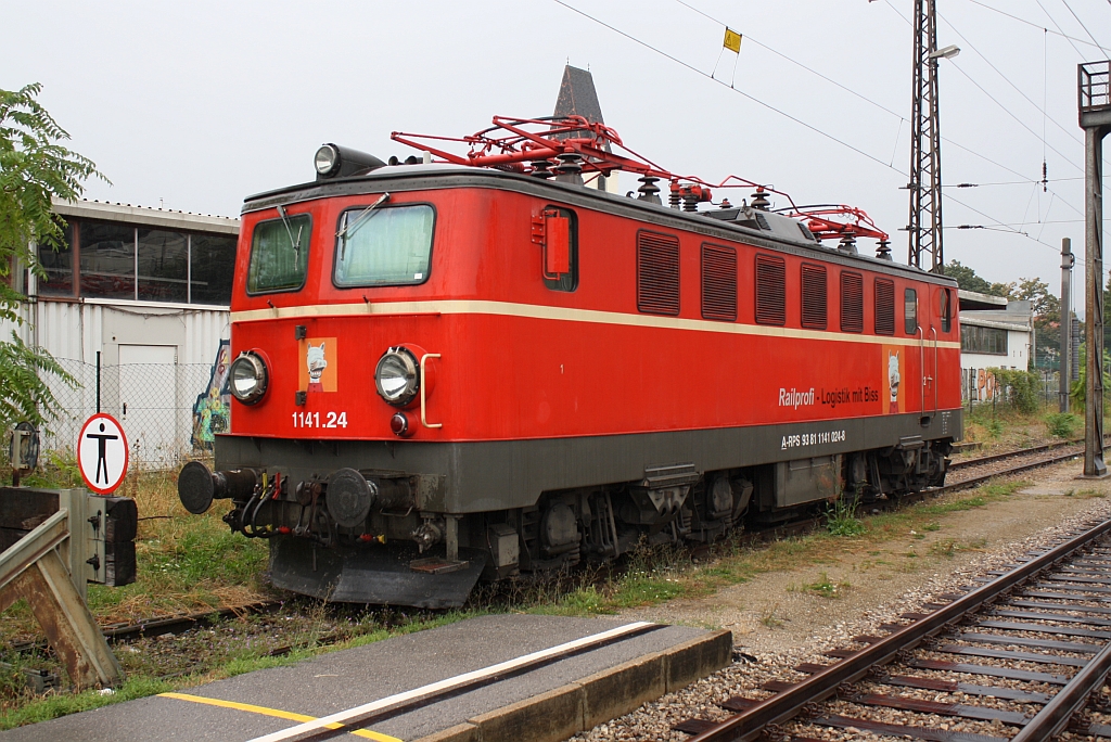 RPS 1141 024-8 wartet am 25.August 2013 im Bf. Penzing auf ihren nchsten Einsatz.
