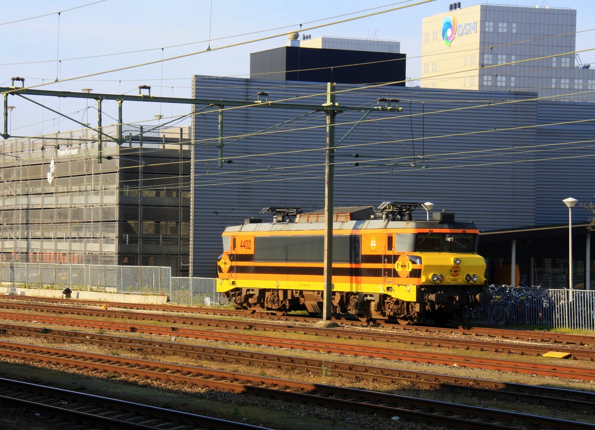 RRF 4402(ex HUSA/HRTS 1609) steht auf dem abstellgleis in Sittard(NL). Aufgenommen vom Bahnsteig 2 in Sittard(NL) bei schönem Frühlingswetter am frühen Morgen des 29.3.2014. 