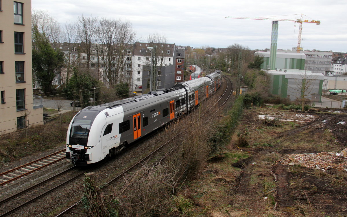 RRX 462 001 macht eine Testfahrt von Aachen-Hbf nach Düsseldorf-Hbf und kommt aus Richtung Aachen-Hbf in Richtung Aachen-Schanz,Aachen-West,Laurensberg,Richterich,Kohlscheid,Herzogenrath,Palenberg,Zweibrüggen,Frelenberg,Geilenkirchen,Süggerath,Lindern,Brachelen,Hückelhoven-Baal,Baal,Erkelenz, Herrath,Beckrath,Wickrath,Rheydt-Hbf,Mönchengladbach-Hbf. 
Aufgenommen von einer Brücke von der Weberstraße in Aachen.
Am Nachmittag vom 12.3.2019.