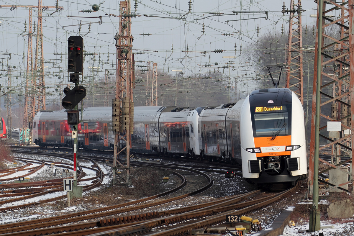 RRX 462 011 mit 462 008 als RE 11 nach Düsseldorf bei der Einfahrt in Essen Hbf. 23.1.2019