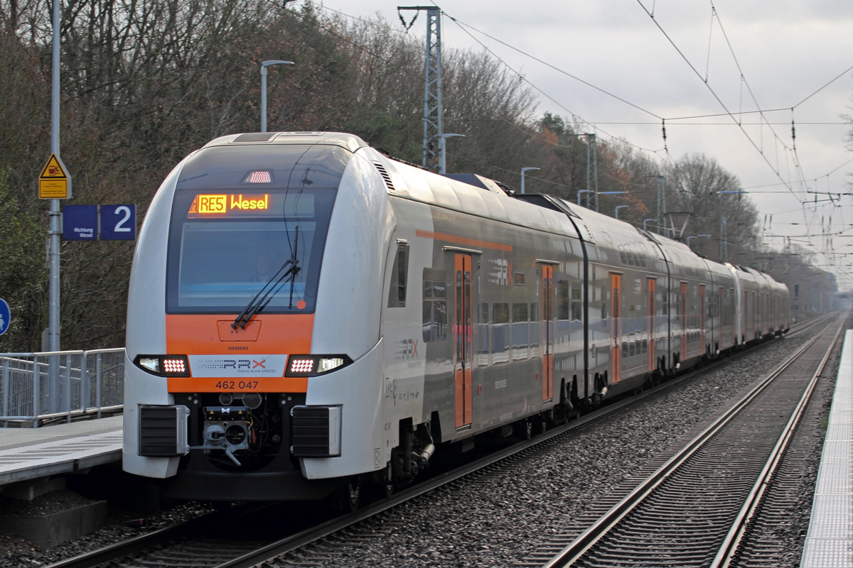 RRX 462 047 als RE 5 nach Wesel unterwegs für National Express in Vörde 14.12.2019