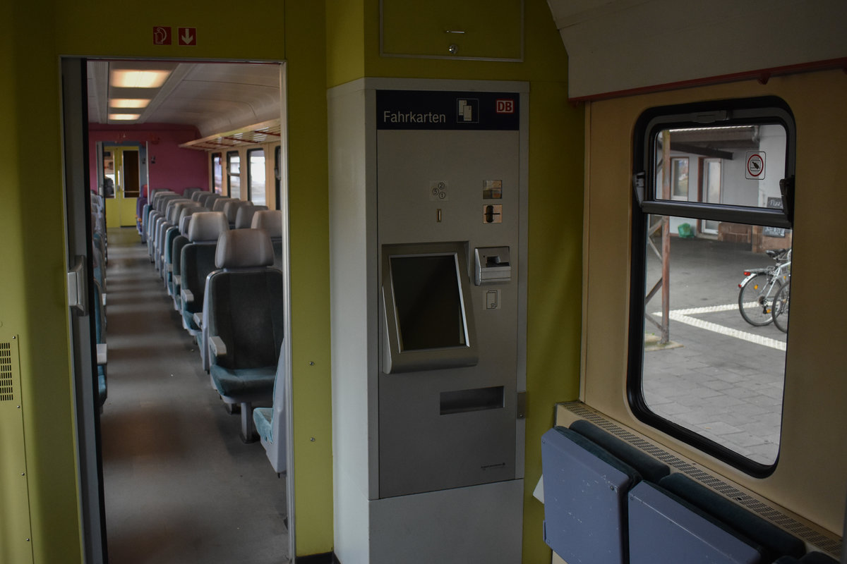 RSB Innenraum von 628 472 mit Fahrkartenautomat Anfang Oktober 2019