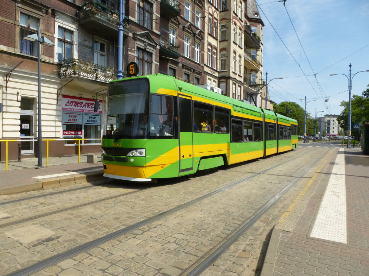 RT6 MF06 AC Nr. 406 auf Linie 5 steht an der Haltestelle Plac Bernardyński, Poznań, Polen, 22.05.2016.