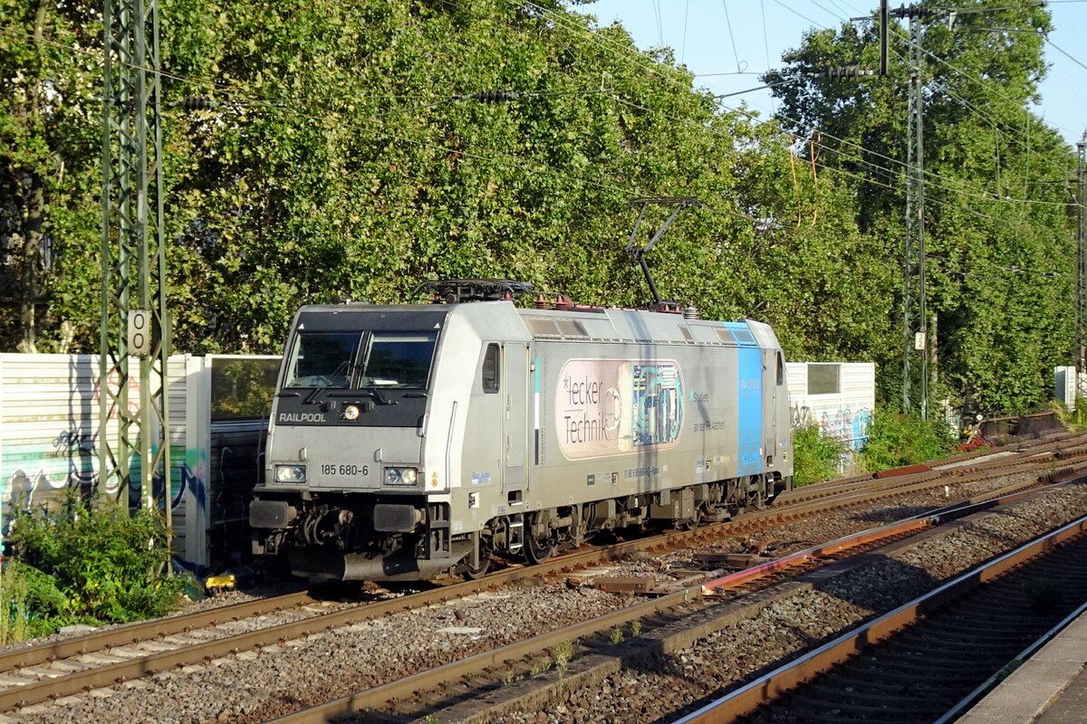 RTB 185 680 durchfahrt Köln Süd am 23 September 2021.