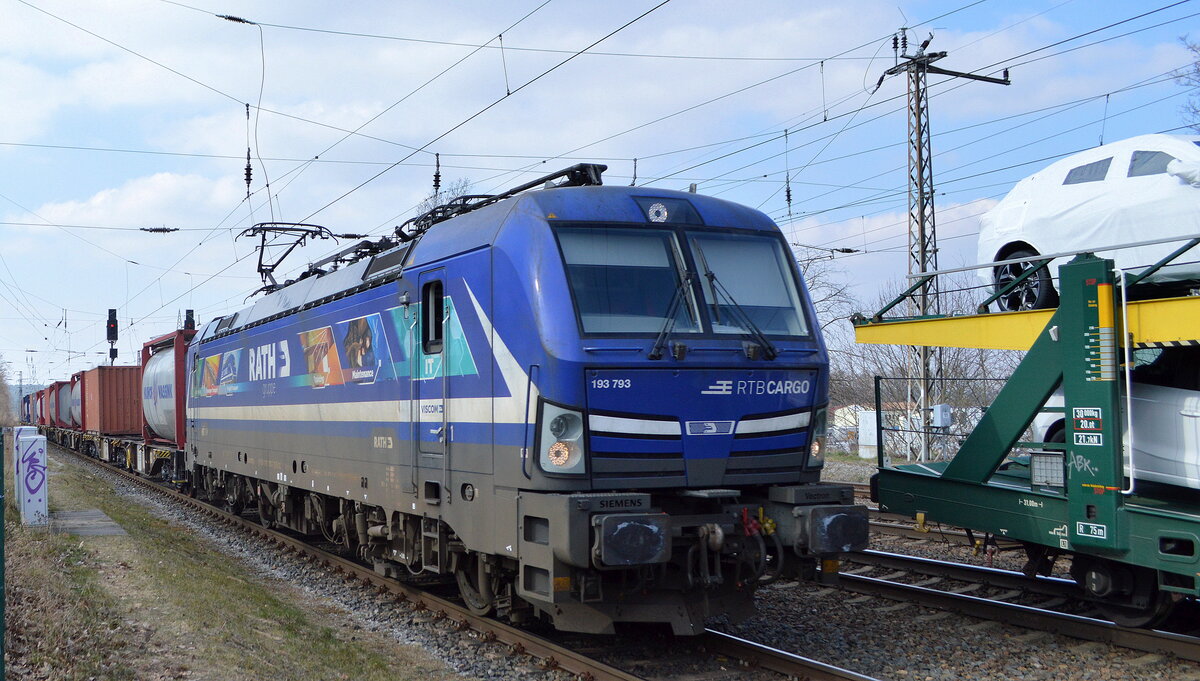 RTB CARGO GmbH, Aachen [D] mit der RATH FLEET B.V. Lok  193 793  [NVR-Nummer: 91 80 6193 793-7 D-ELOC] und Containerzug am 10.03.22 Durchfahrt Bf. Saarmund.