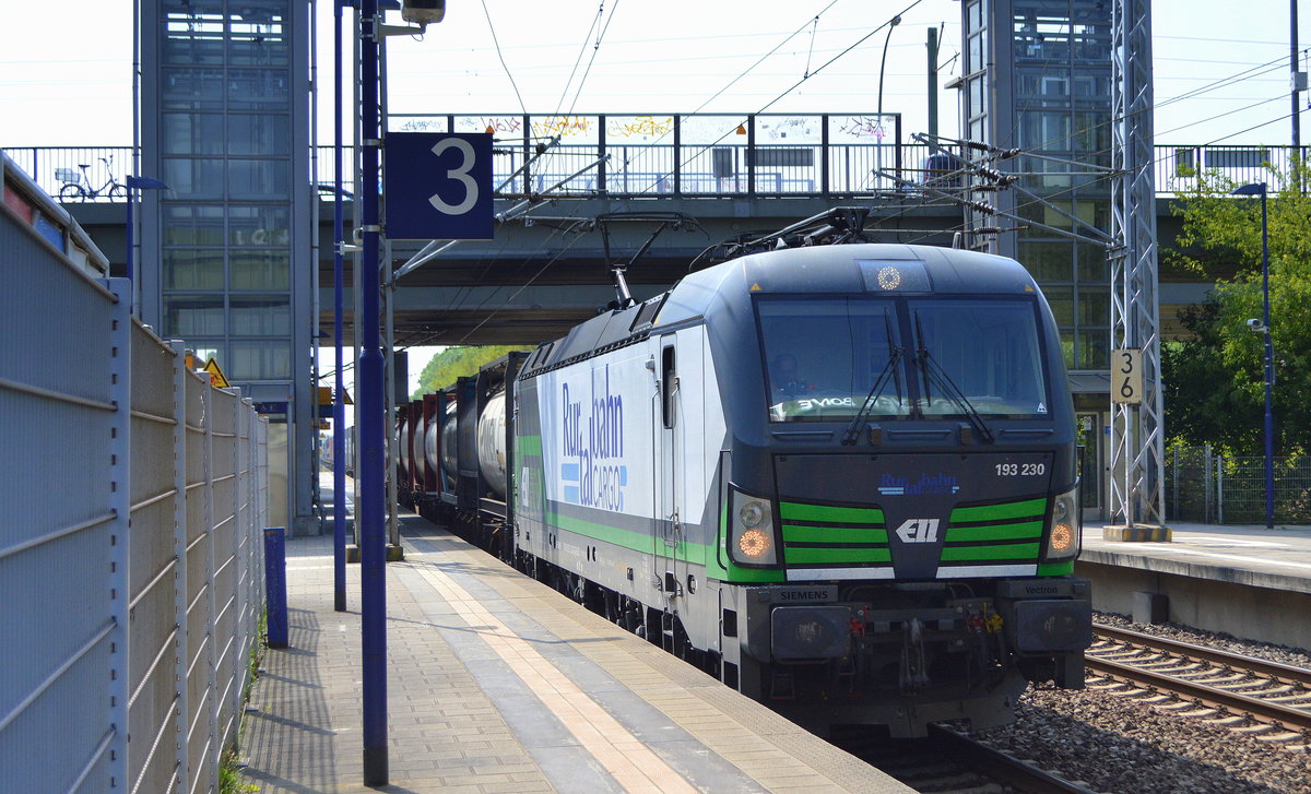 RTB CARGO GmbH, Düren [D] mit der ELL Vectron  193 230  [NVR-Nummer: 91 80 6193 230-0 D-ELOC] und Containerzug am 12.06.20 Durchfahrt Bf. Berlin Hohenschönhausen.