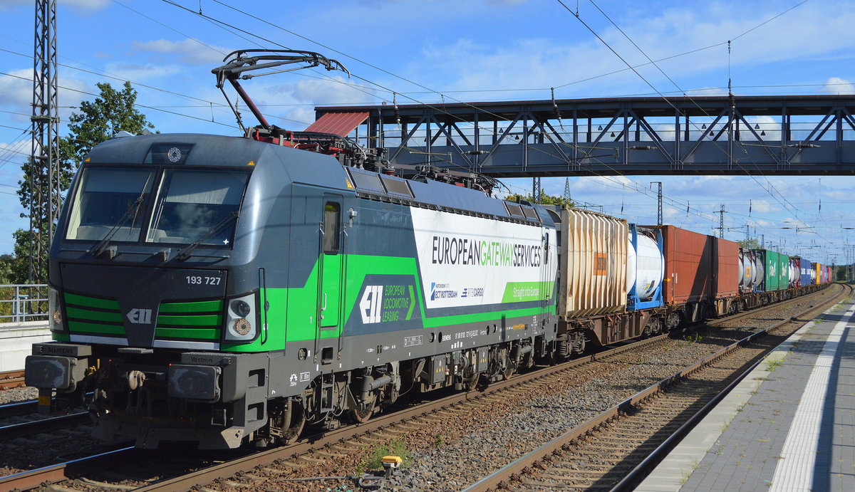 RTB CARGO GmbH, Düren [D] mit der ELL Vectron  193 727  [NVR-Nummer: 91 80 6193 727-5 D-ELOC] und Containerzug am 28.09.20 Bf. Saarmund.