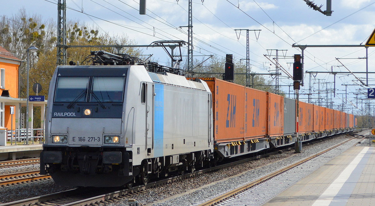 RTB CARGO GmbH, Düren [D] mit  E 186 271-3  [NVR-Nummer: 91 80 6186 271-3 D-Rpool] und Containerzug am 14.04.21 Durchfahrt Bf. Golm (Potsdam) Richtung Norden.