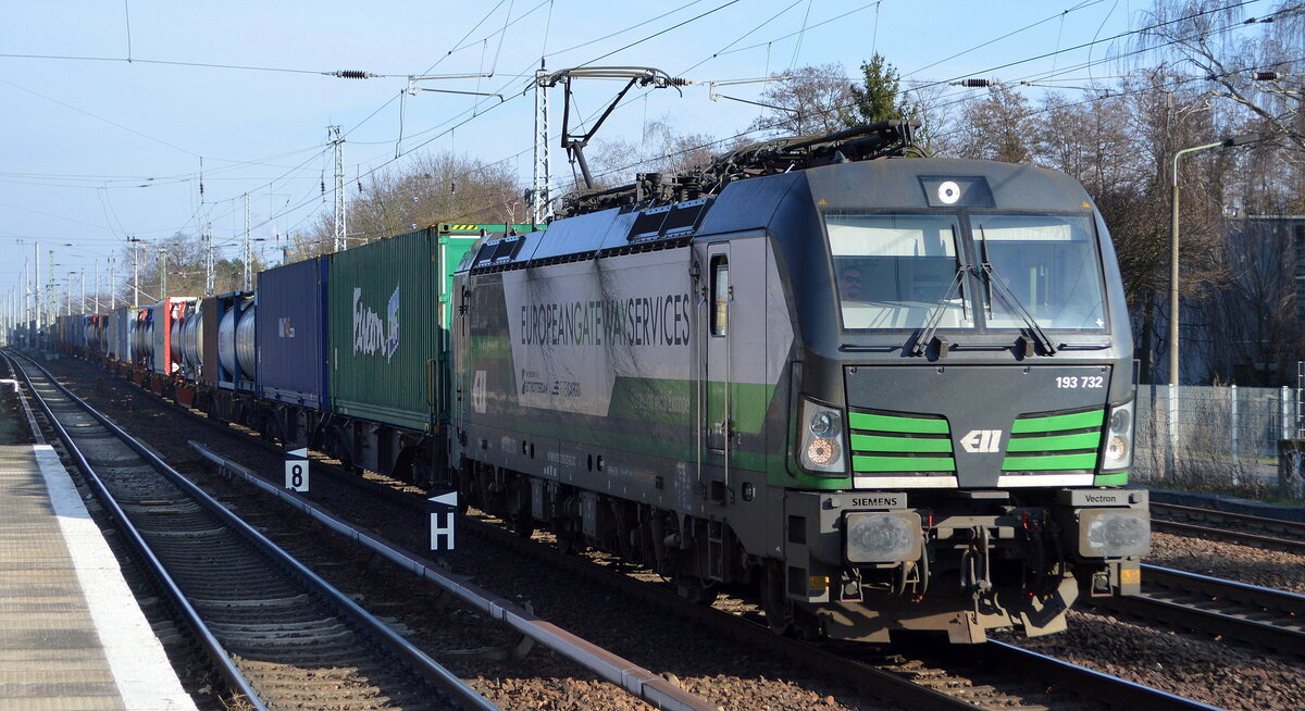 RTB CARGO GmbH, Düren [D] mit der ELL Vectron  193 732  [NVR-Nummer: 91 80 6193 732-5 D-ELOC] und Containerzug am 02.03.22 Berlin-Hirschgarten. Viele Grüße an den Tf.!!!
