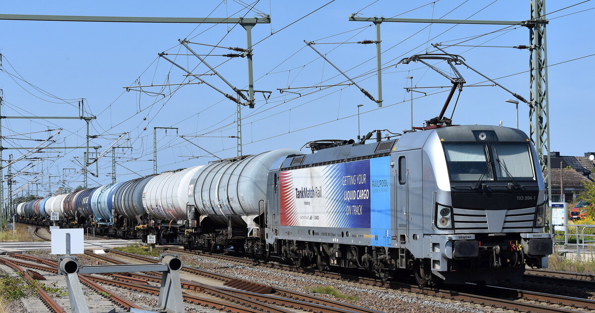 RTB CARGO GmbH, Düren [D] mit der Railpool Vectron  193 994-1  [NVR-Numer: 91 80 6193 994-1 D-Rpool] und einem Kesselwagenzug am 02.09.24 Höhe Bahnhof Rodleben.