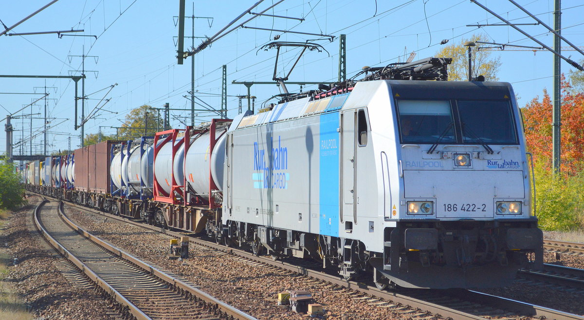RTB CARGO GmbH mit Rpool  186 422-2  [NVR-Number: 91 80 6186 422-2 D-Rpool] und Containerzug am 05.10.18 Bf. Flughafen Berlin-Schönefeld.
