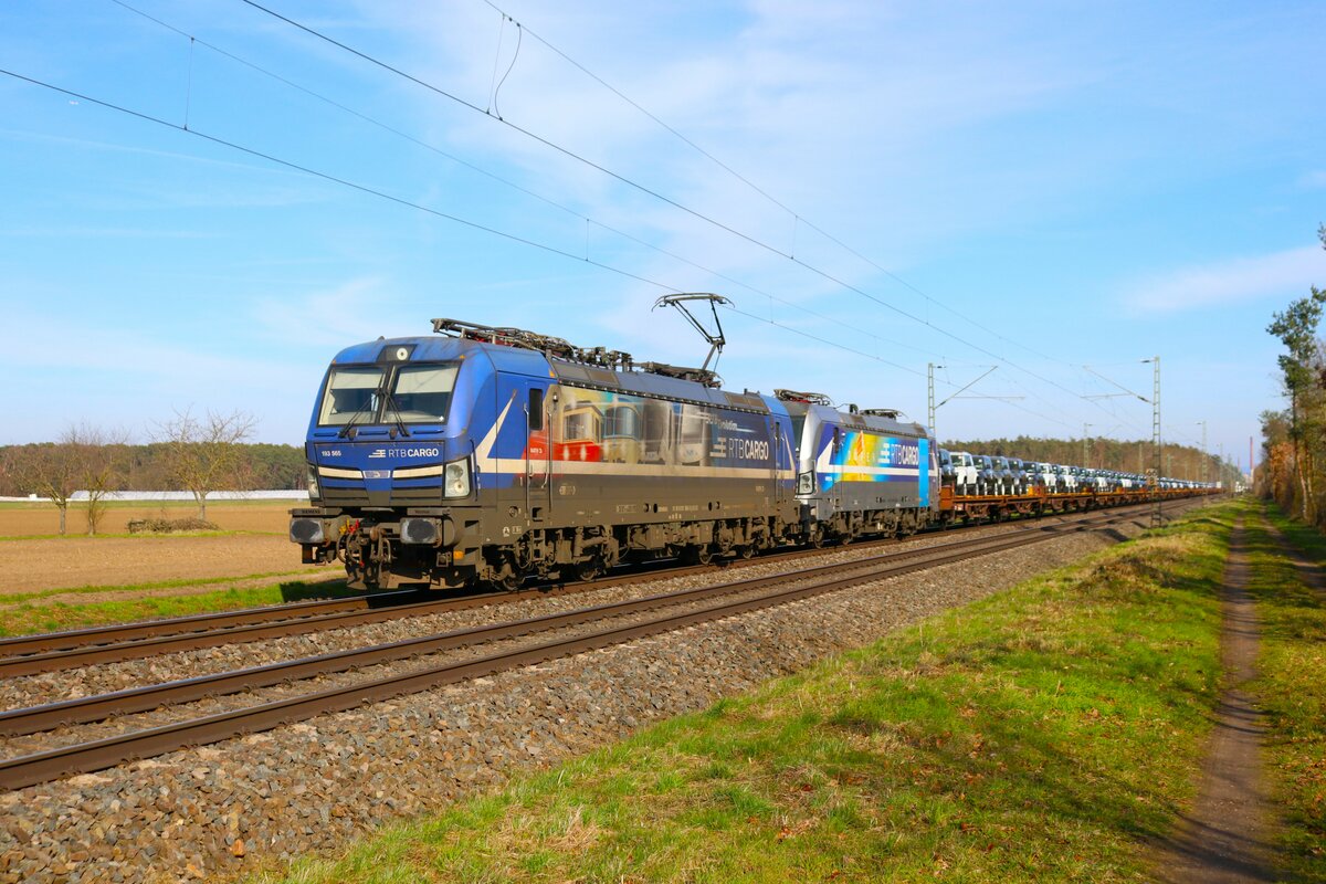 RTB Cargo Siemens Vectron 193 565-9 und 193 824-0 (kalt) mit Autotransportzug bei Babenhausen am 03.03.24