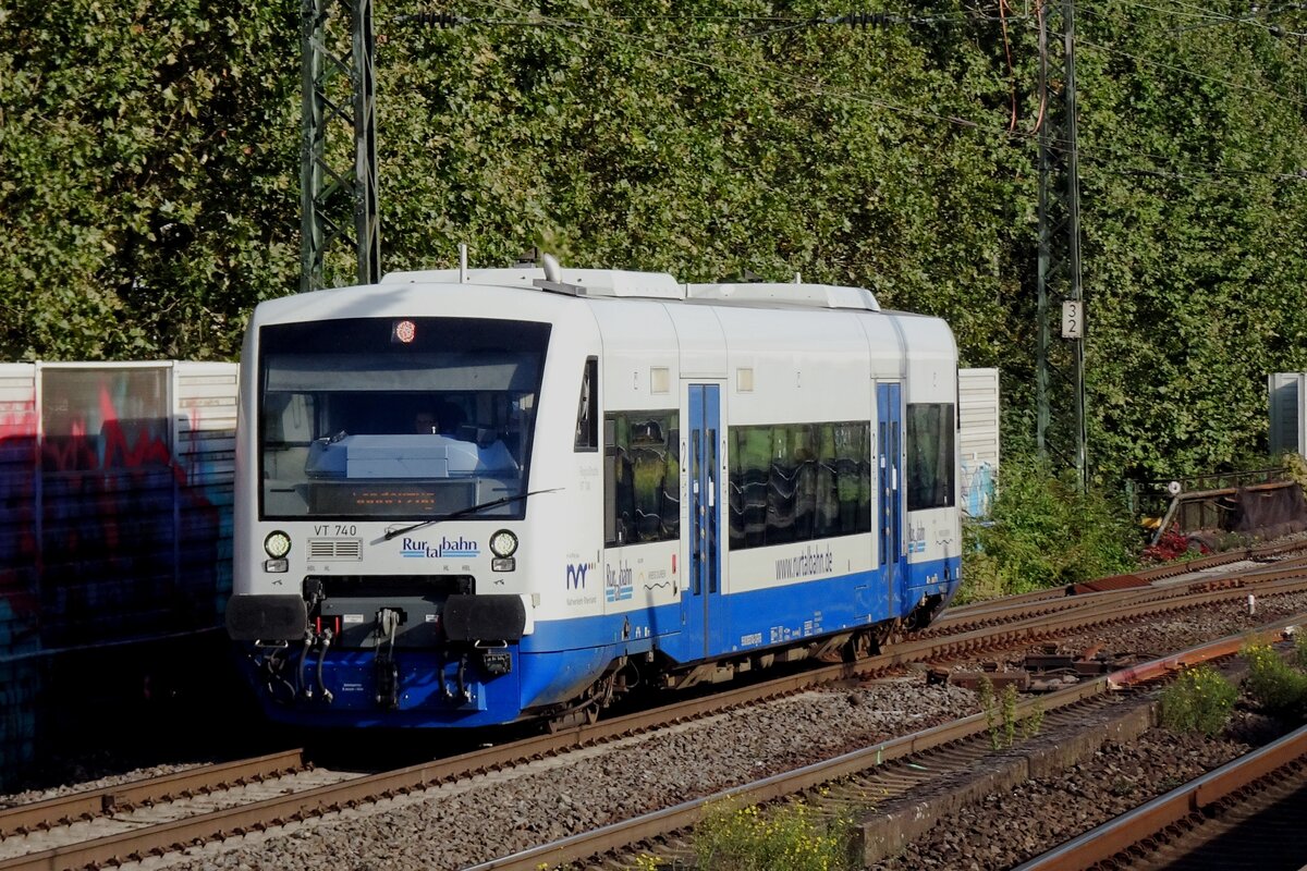 RTB VT 740 töfft am 22 September 2021 durch Köln Süd.