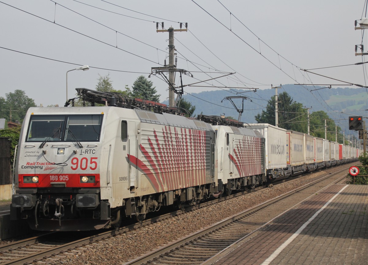 RTC  Zebra -Doppeltraktion bestehend aus 189 905 und 189 918 mit Ekol-Zug bei der Durchfahrt in Salzburg-Sd am 23.08.2013 in Richtung Bischofshofen.