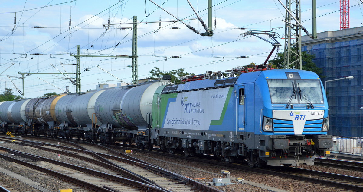 RTI - Railtrans International, s.r.o., Bratislava [SK] mit  383 111-2  [NVR-Nummer: 91 56 6383 111-2 SK-RTI] und Kesselwagenzug am 25.08.20 Durchfahrt Dresden Hbf.