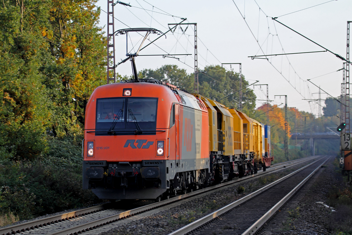 RTS 1216 901 auf der KBS 425 am BÜ KM 13,272 in Recklinghausen 26.10.2015