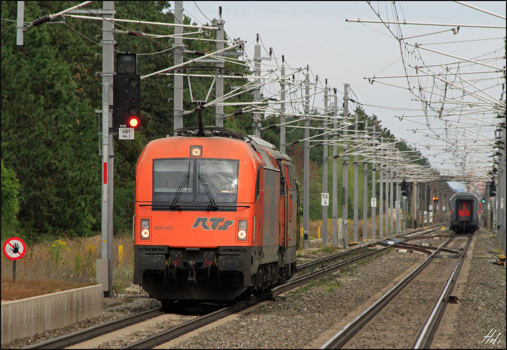 RTS 1216.901 und 2143.005 am 15.09.13 als Lokzug in der Hst. St.Egyden Richtung Neunkirchen/N.
