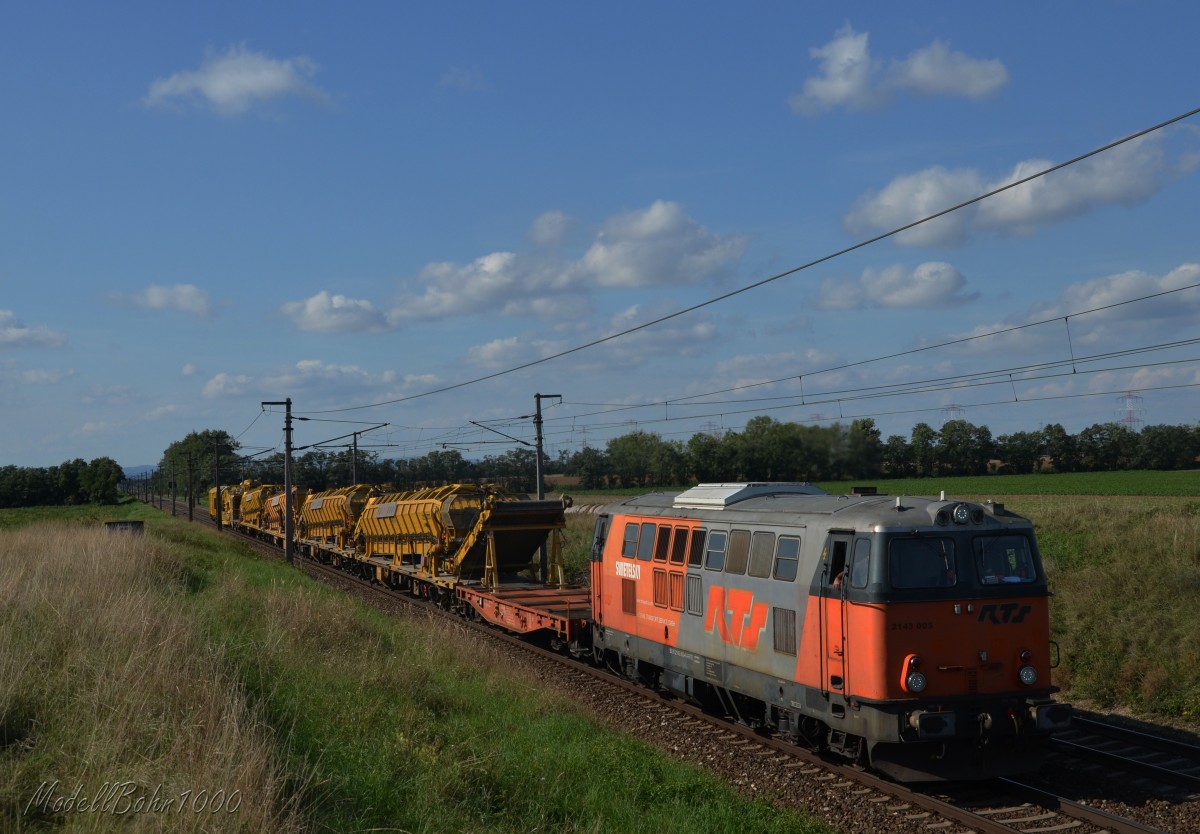 RTS 2143 005 am Weg nach Heg (Im Bahnhof Gramatneusiedl fand ein Lokwechsel statt!). Aufgenommen am 22.8.2014 bei Gramatneusiedl
