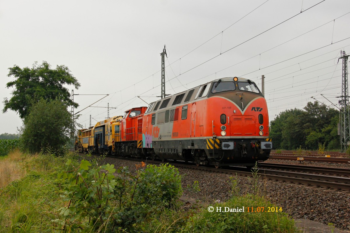 RTs 221 105 mit RTs 293 004 am 11.07.2014 in Köln Porz Wahn.