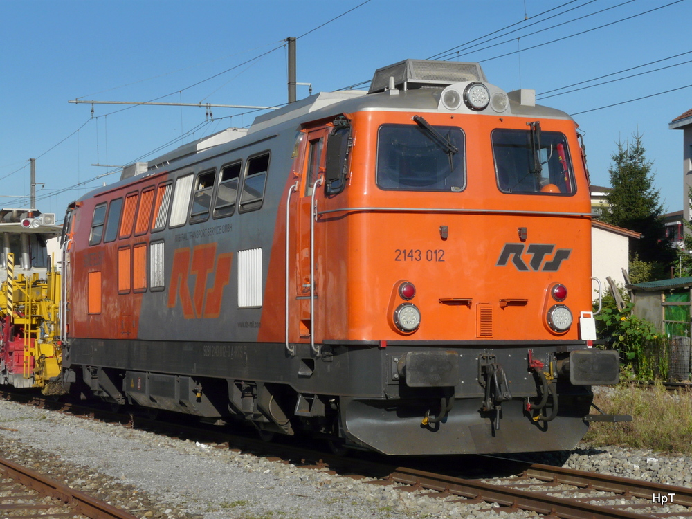 RTS - SBB Mietlok 2143 012-0 mit Bauzug in Will/SG am 05.09.2013