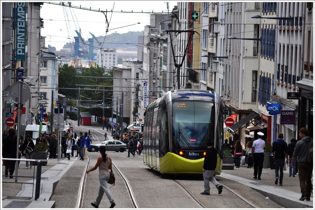 Rue de San Jors mit Blick hinunter zum Hafen. (18.09.2013)