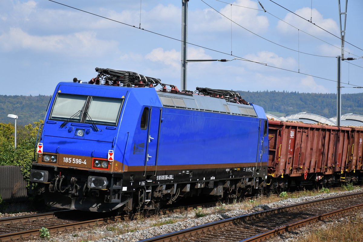 Rübenverkehr am 21.09.2020 in Brugg AG: 185 596-4 läuft kalt am Schluss des voll beladenen Zuges mit den beiden Zugloks EDG 446 015 und 017 mit.