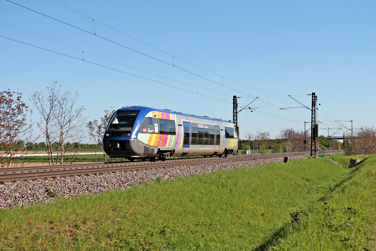 Rückfahrt am 05.05.2016 von SNCF TER Alsace X73910 als IRE (Freiburg (Brsg) Hbf - Mulhouse Ville) bei Hügelheim in Richtung Müllheim (Baden).