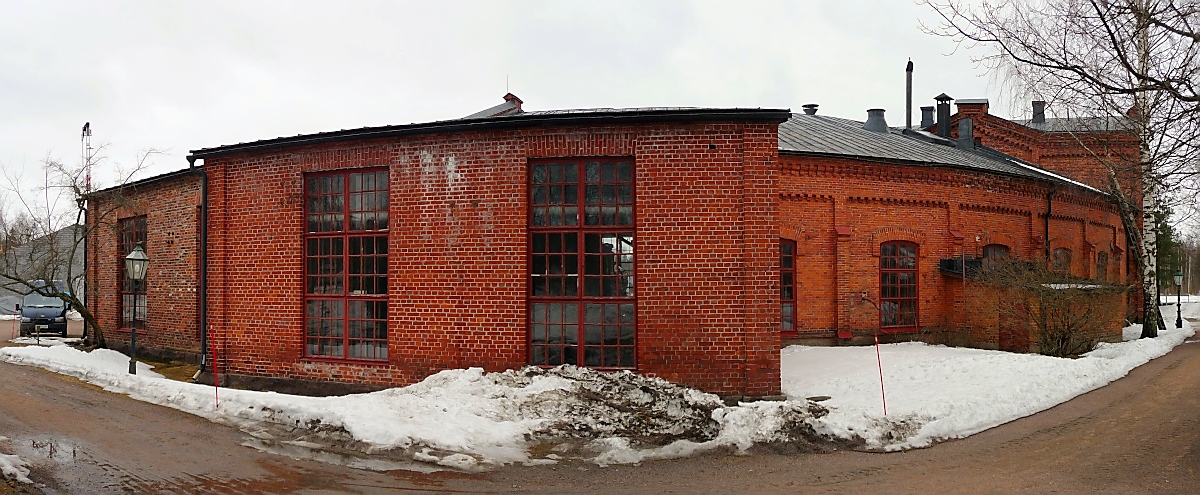 Rückseite des Ringlokschuppens im Finnischen Eisenbahnmuseums in Hyvinkää, 14.4.13 