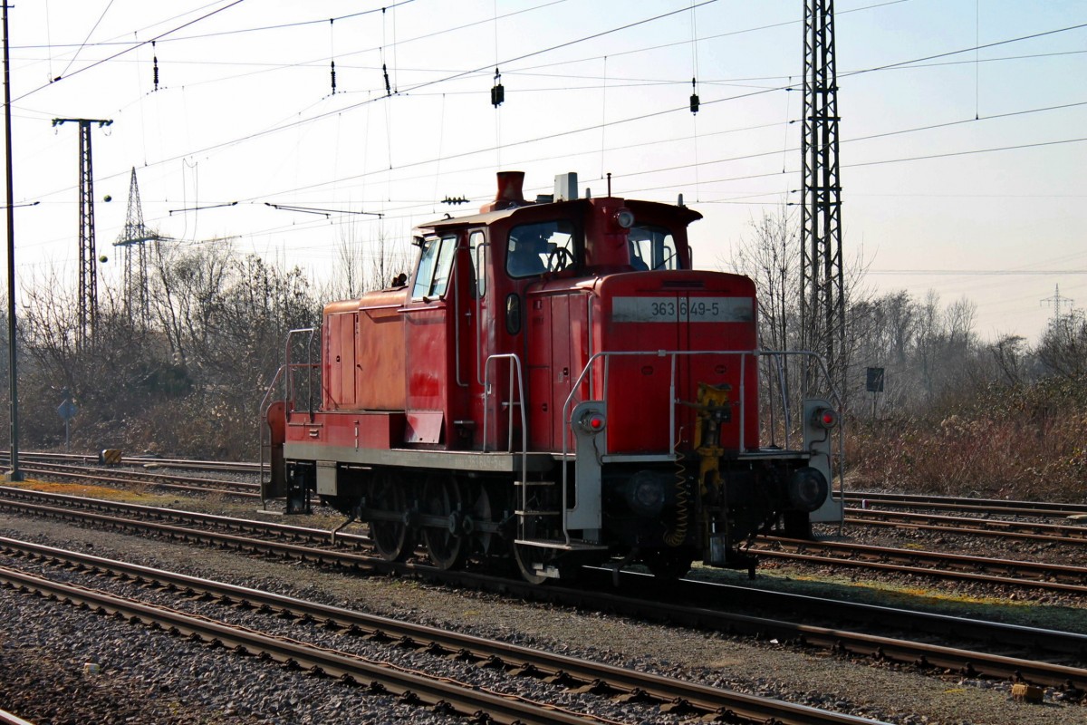 Rükansicht am 31.01.2014 von der Mannheimer 363 649-5 (HU/BCSX/11.01.2013) in Müllheim (Baden), als sie auf einem Gütergleis stand und auf ihrer weiteren Einsätze wartet.