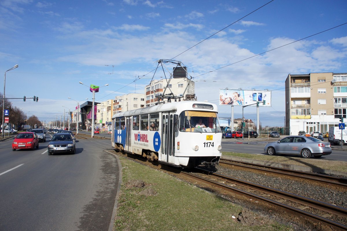 Rumänien / Straßenbahn (Tram) Arad: Tatra T4D - Wagen 1174 (ehemals Halle/Saale) der Compania de Transport Public SA Arad (CTP Arad SA), aufgenommen im März 2017 im Stadtgebiet von Arad.