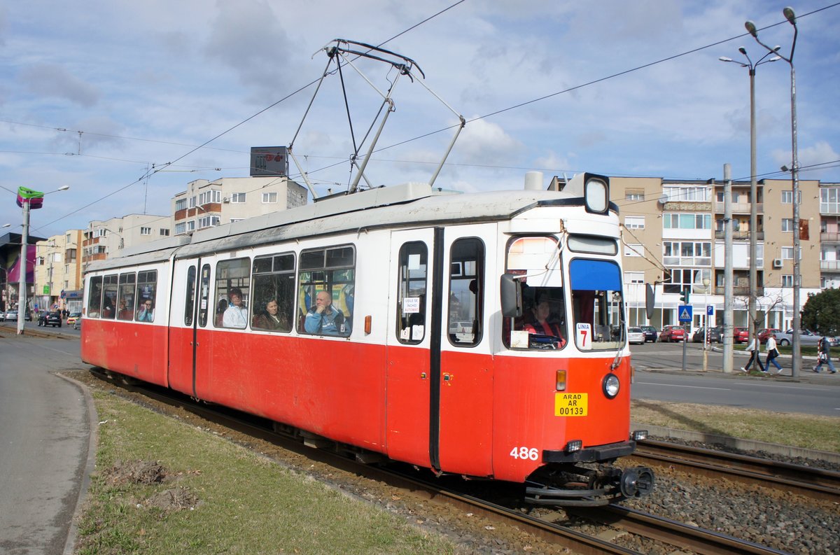 Rumänien / Straßenbahn (Tram) Arad: Maschinenfabrik Esslingen GT4 - Wagen 486 (ehemals Stuttgart) der Compania de Transport Public SA Arad (CTP Arad SA), aufgenommen im März 2017 im Stadtgebiet von Arad.