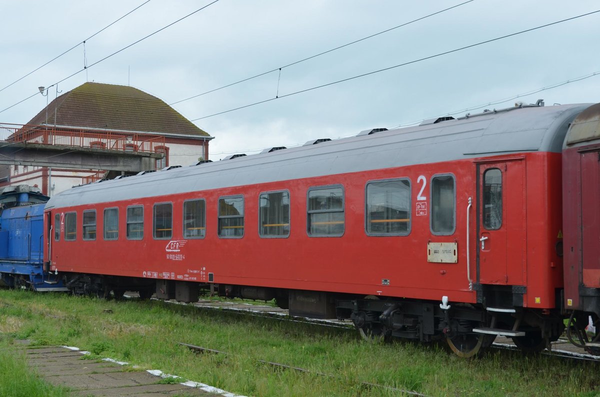 Rumänien: 2. Klasse Reisezugwagen CFR 50 53 20-54020-4 in Timisoara 11.05.2015