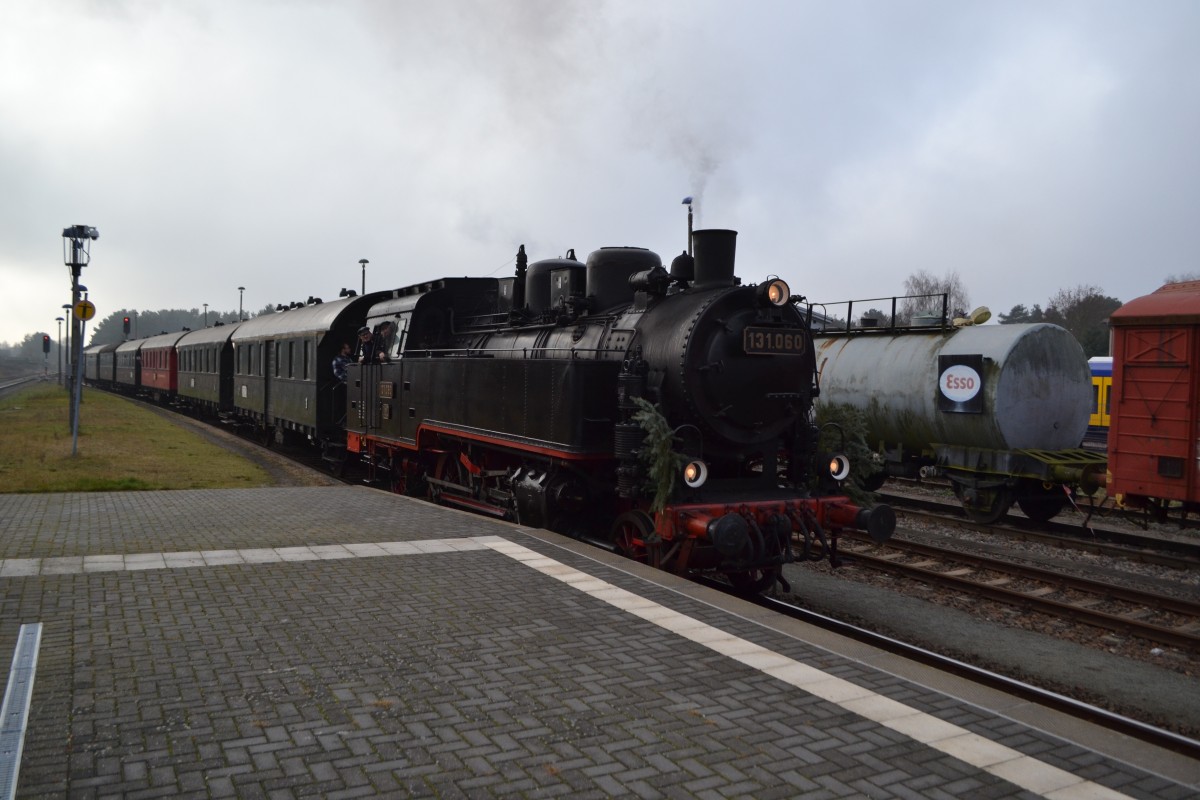 Rumänische Dampflok 131.060 zur Adventsfahrt im Bahnhof Basdorf 07.12.2014 