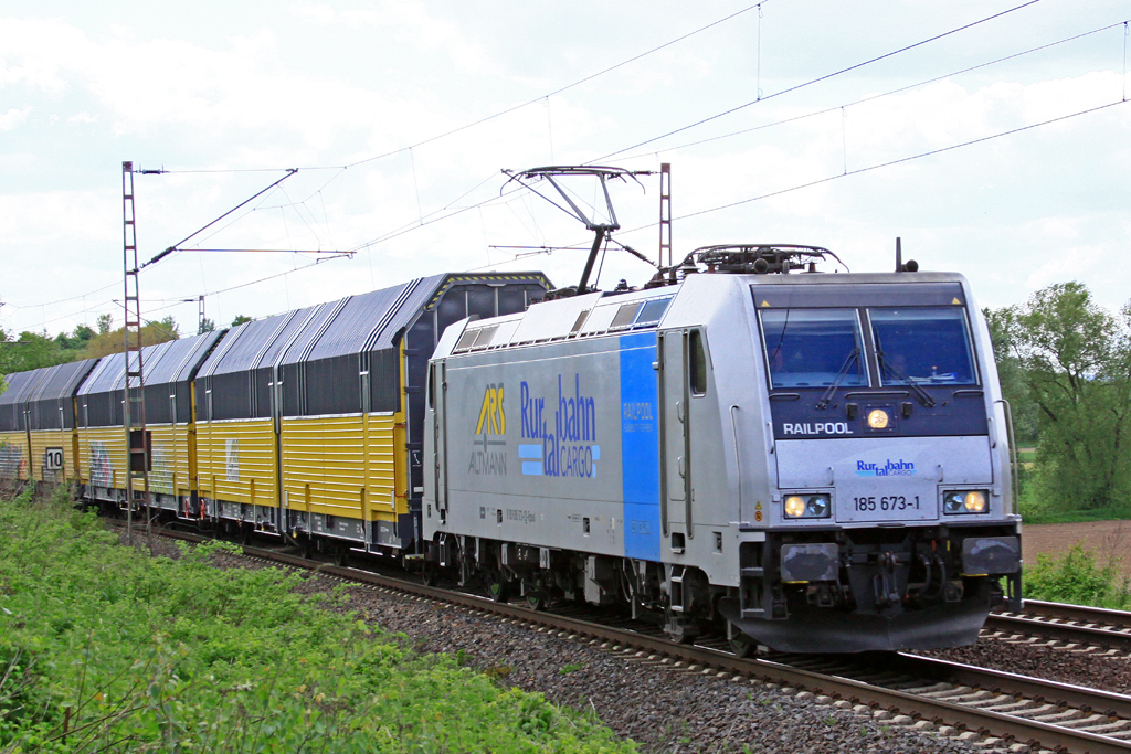Rurtalbahn 185 673-1 am 19.05.2015  15:23 nördlich von Salzderhelden in Richtung Hannover
