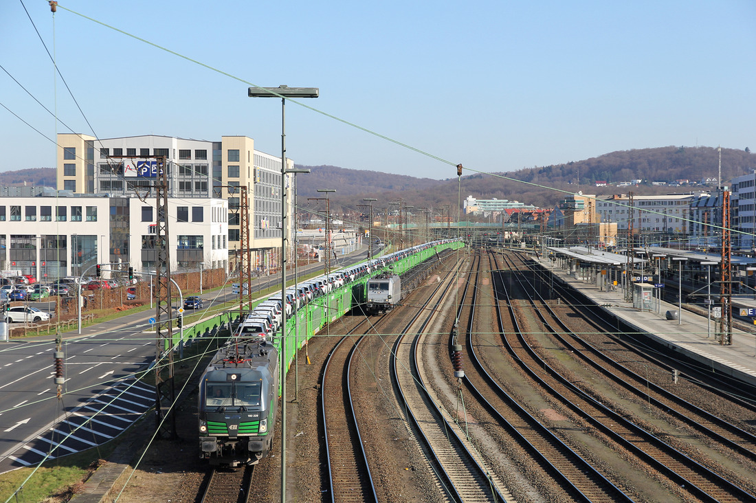 Rurtalbahn Cargo 193 229 mit Hödlmayr-Ganzzug am 14. Februar 2018 im Aschaffenburger Hbf.