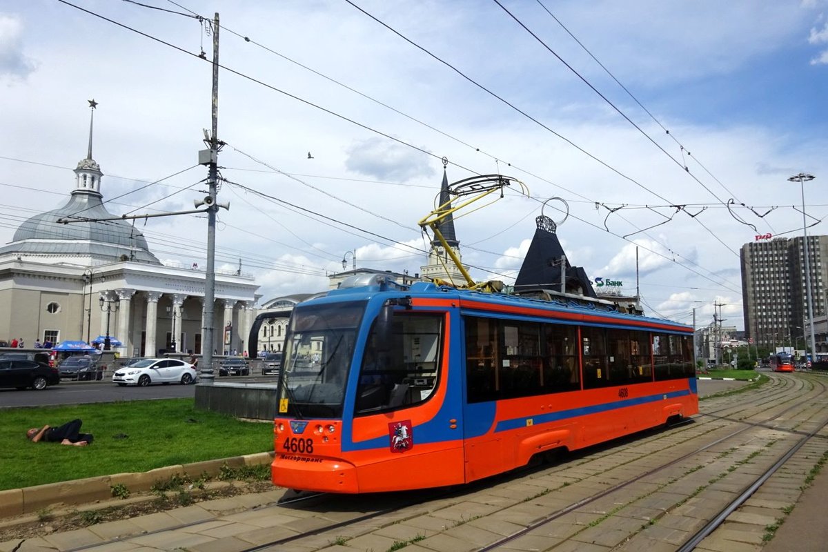 Russland: Straßenbahn / Tram Moskau: Ust-Katawer Waggonbaufabrik (UKWS) 71-623-02 (КТМ-23) der Straßenbahn Moskau, aufgenommen im Juli 2015 im Stadtgebiet von Moskau.