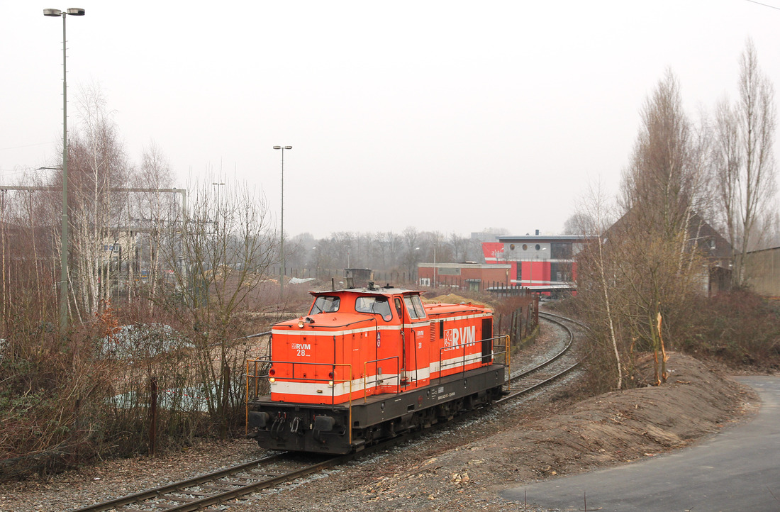 RVM 28 im Einsatz für die RLG am 9. Februar 2017.
Die Lok befand sich auf dem Weg vom Übergabebahnhof der Hammer Hafenbahn zum Rangierbahnhof Hamm.