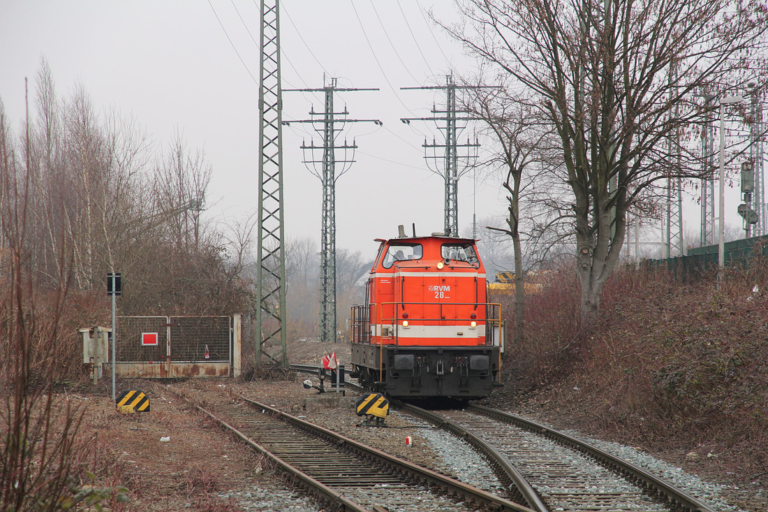 RVM 28 (zum Aufnahmezeitpunkt für die RLG unterwegs) // Hamm (Westfalen); Aufgenommen von einem Fußgängerüberweg am Anschlussgleis zum Hafen. // 9. Februar 2017
