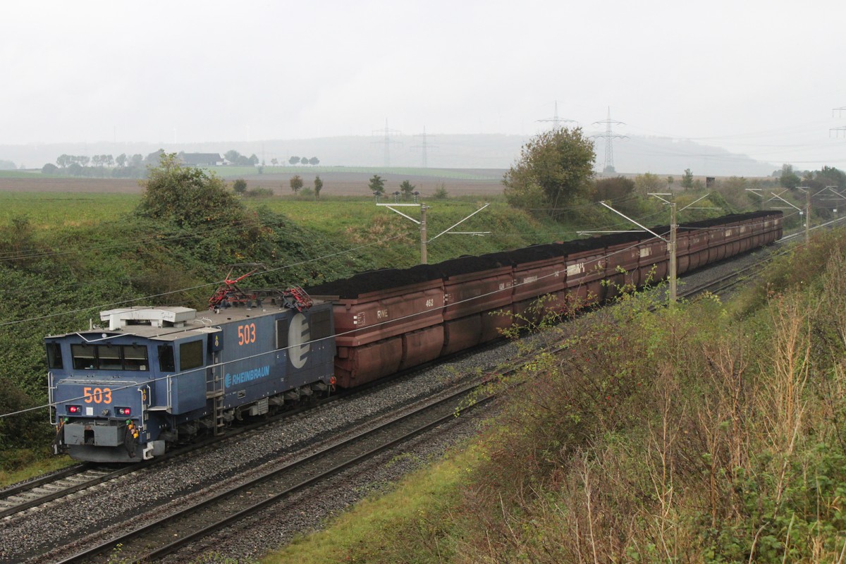 RWE 503 am 25.10.14 mit einem Kohlezug bei Neurath.