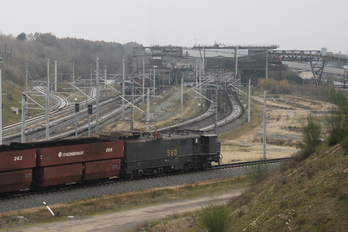 RWE 560 am 30.11.14 vor der Verladung in Niederzier.